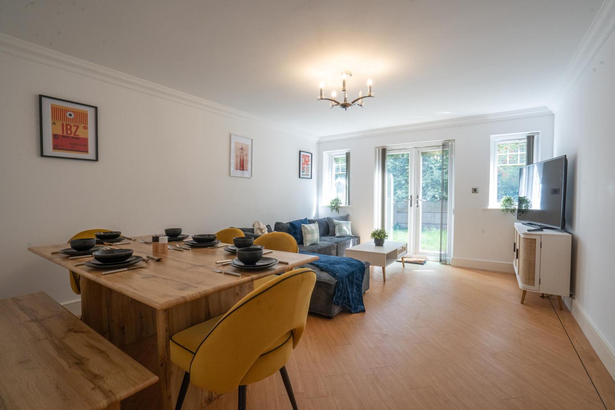 Вилла Emirates House, Luxe 5 Bed, With King Sized Beds, Next To Aiport & Nec, Jlr 5 Mins Marston Green Экстерьер фото