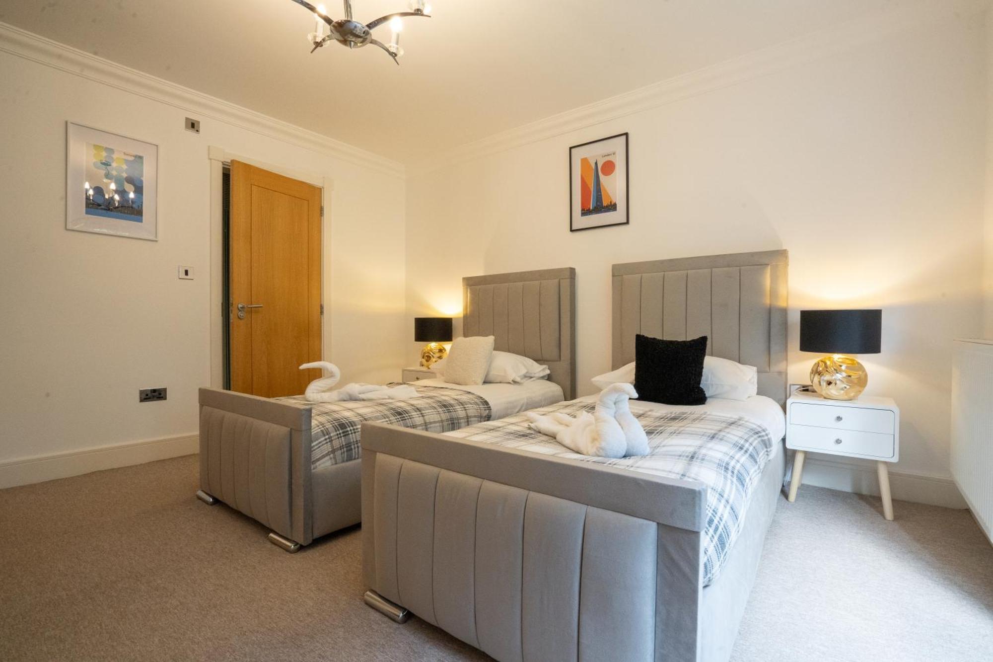 Вилла Emirates House, Luxe 5 Bed, With King Sized Beds, Next To Aiport & Nec, Jlr 5 Mins Marston Green Экстерьер фото