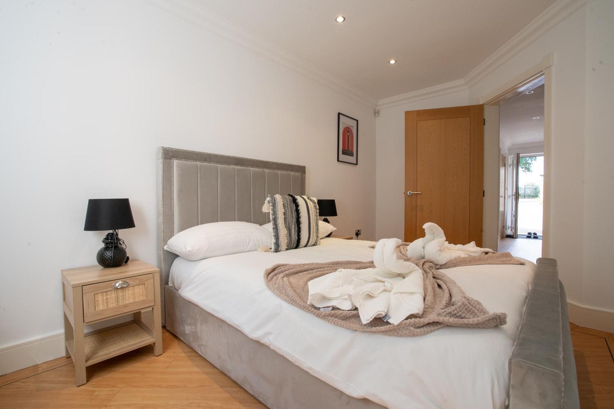 Вилла Emirates House, Luxe 5 Bed, With King Sized Beds, Next To Aiport & Nec, Jlr 5 Mins Marston Green Экстерьер фото