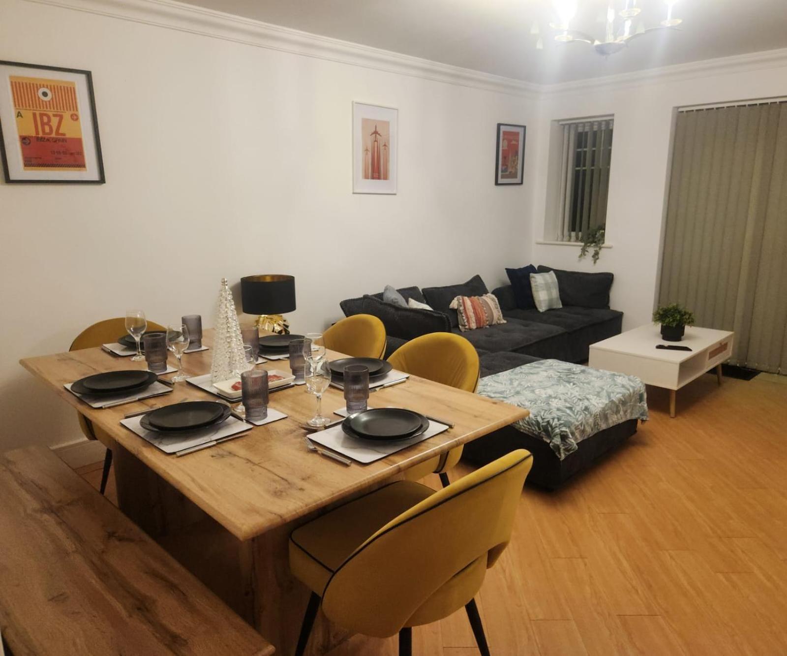 Вилла Emirates House, Luxe 5 Bed, With King Sized Beds, Next To Aiport & Nec, Jlr 5 Mins Marston Green Экстерьер фото