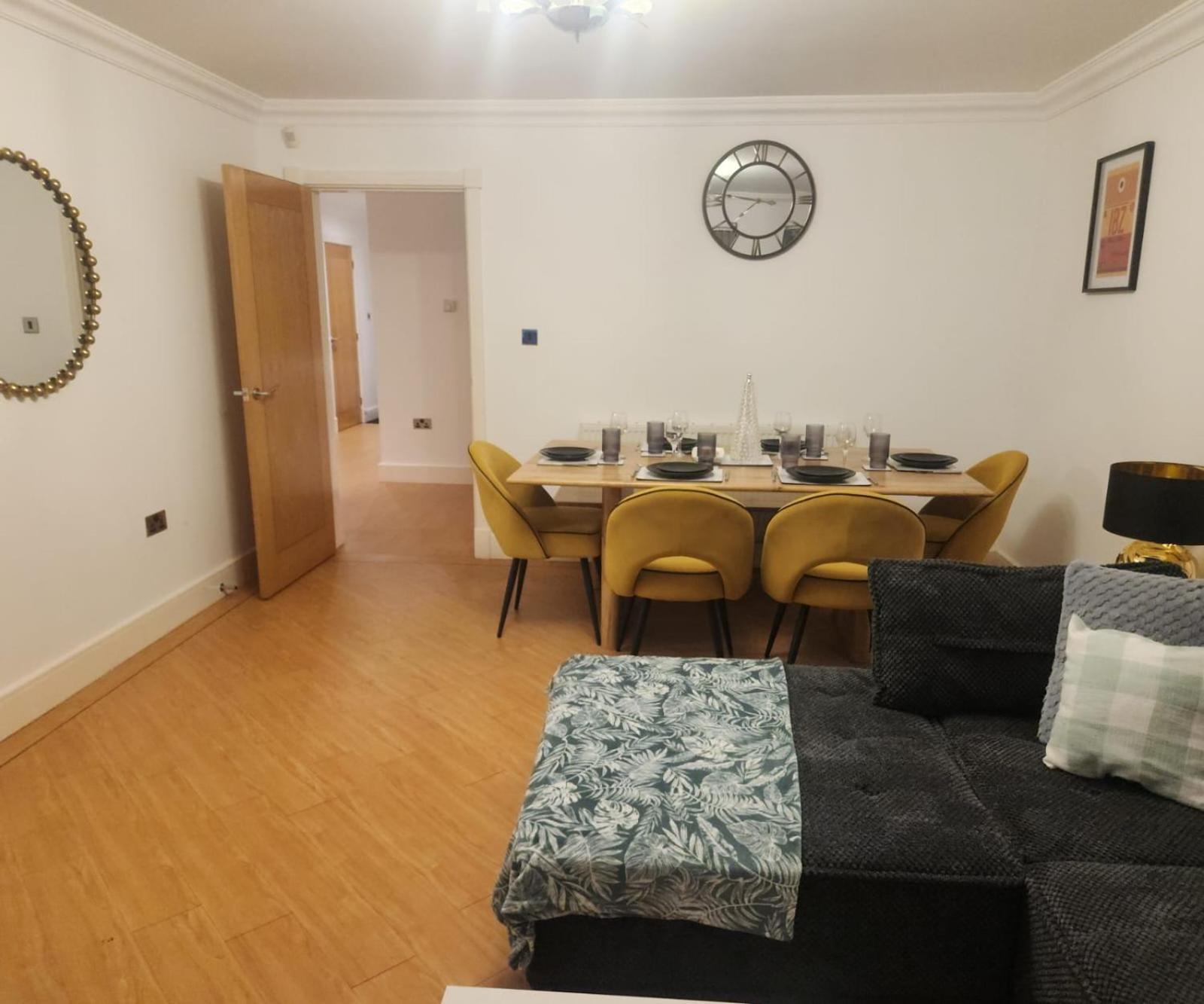 Вилла Emirates House, Luxe 5 Bed, With King Sized Beds, Next To Aiport & Nec, Jlr 5 Mins Marston Green Экстерьер фото