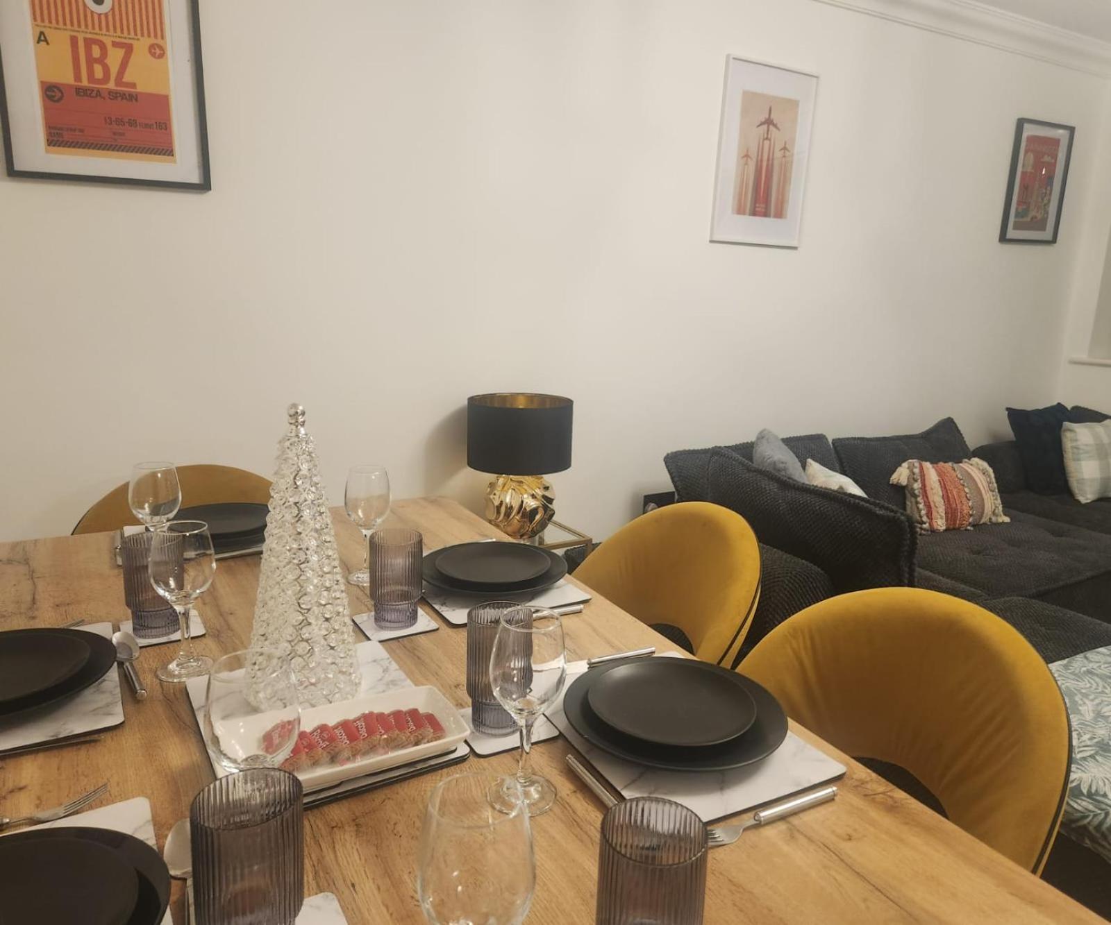 Вилла Emirates House, Luxe 5 Bed, With King Sized Beds, Next To Aiport & Nec, Jlr 5 Mins Marston Green Экстерьер фото