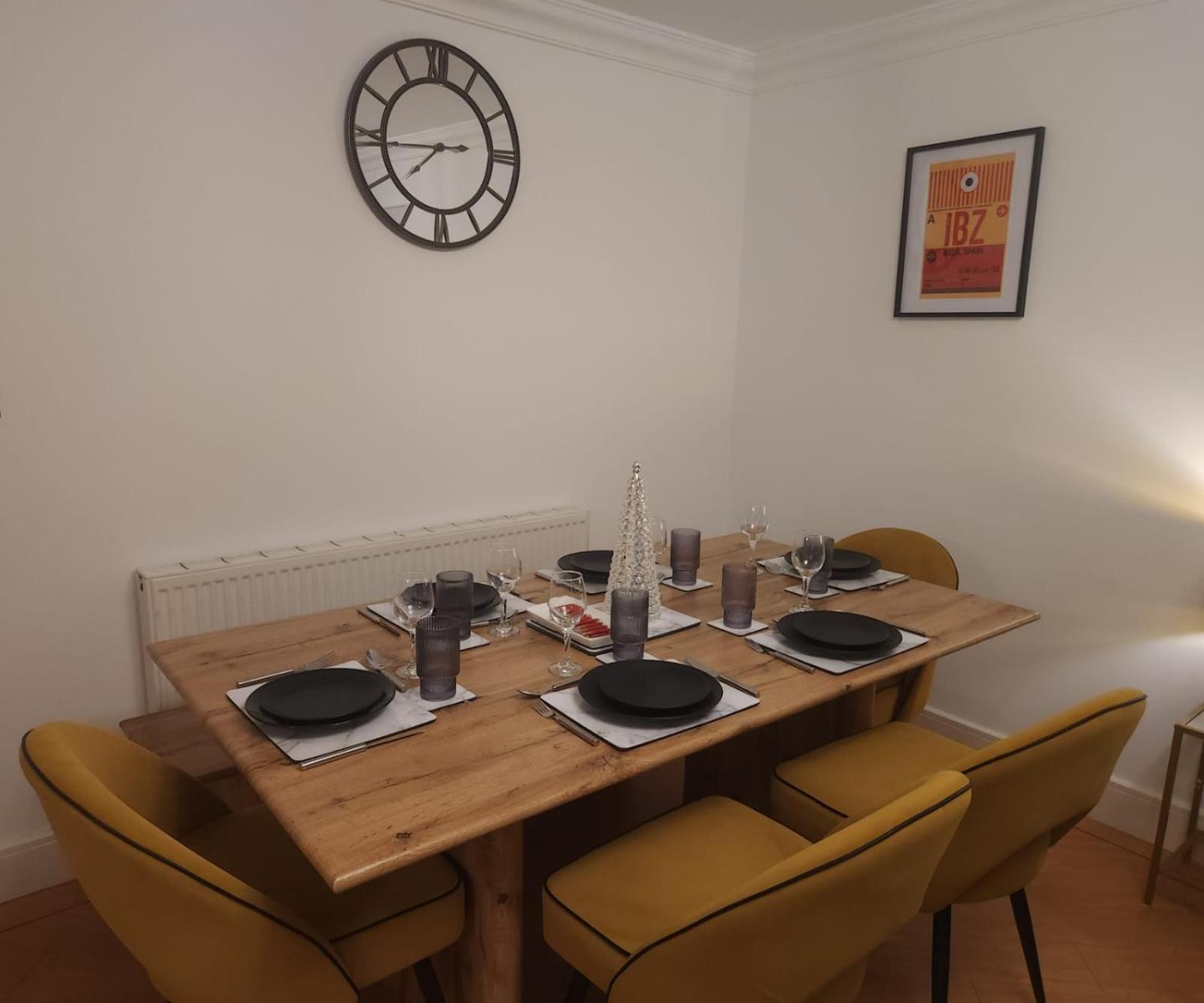 Вилла Emirates House, Luxe 5 Bed, With King Sized Beds, Next To Aiport & Nec, Jlr 5 Mins Marston Green Экстерьер фото