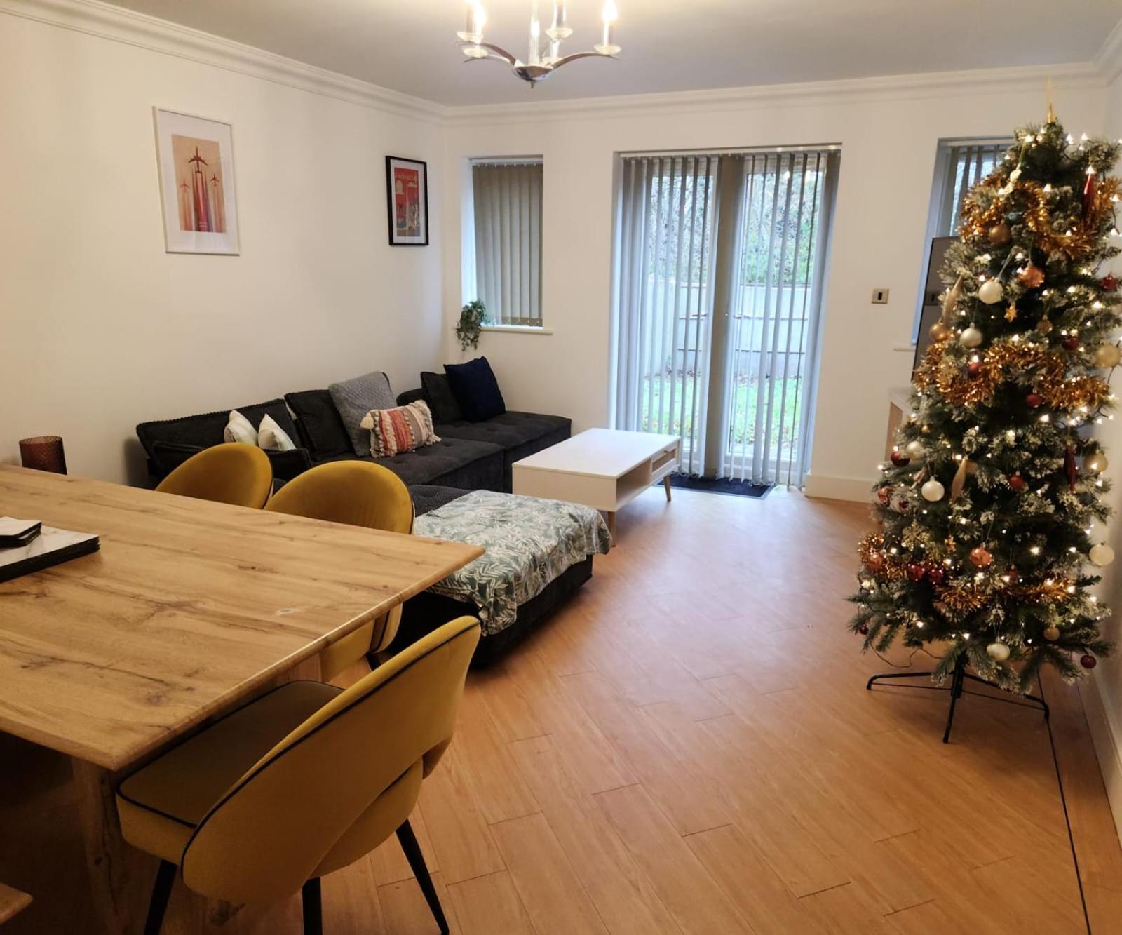 Вилла Emirates House, Luxe 5 Bed, With King Sized Beds, Next To Aiport & Nec, Jlr 5 Mins Marston Green Экстерьер фото